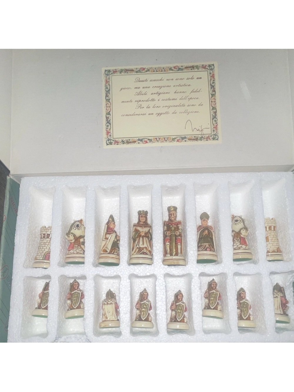 NIGRI Hand-Painted Chess Set Pieces in Cream and Gold